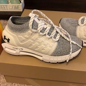 Under Armour HOVR Speedform 2.0 sneakers in great condition